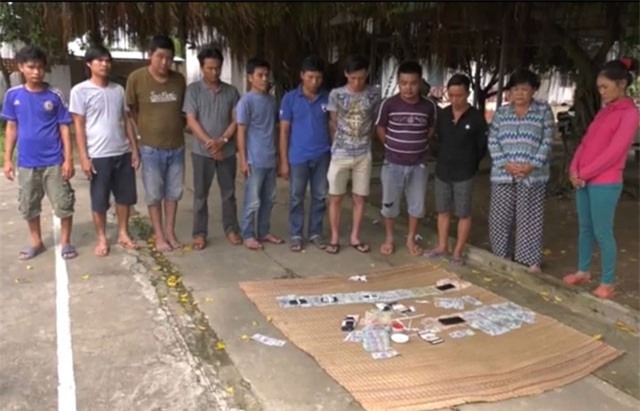 Đột kích sòng tài xỉu, bắt 11 con bạc đang say sưa sát phạt