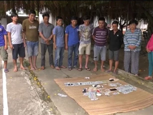 Đột kích sòng tài xỉu, bắt 11 con bạc đang say sưa sát phạt