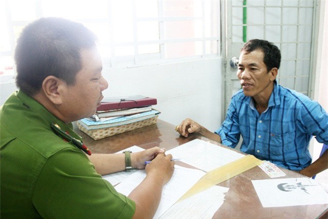 Người đàn ông đập phá xe vợ cũ khi người này cùng chồng mới về thăm quê