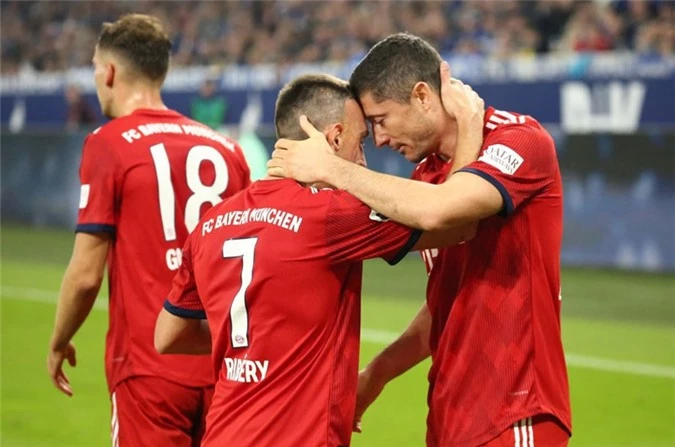 Bayern ung dung ở ngôi đầu bảng.