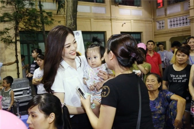 Đầu tháng 10 tới, Phương Nga sẽ lên đường sang Myanmar dự thi Miss Grand International. Cô có ước mơ làm giảng viên Đại học.