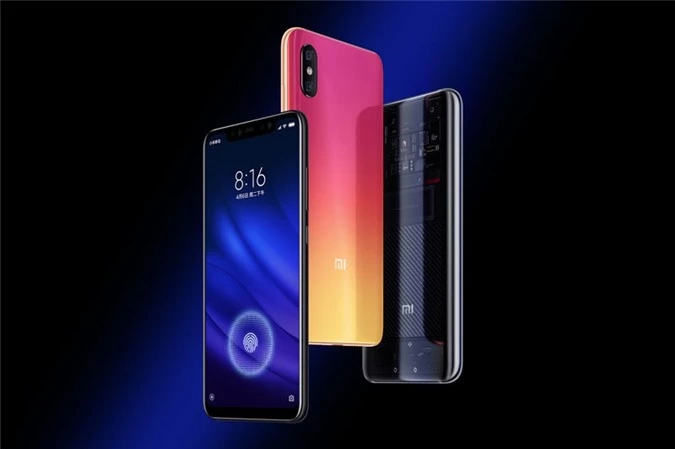 Xiaomi Mi 8 Pro có 3 màu Titanium Gold, Black và Transparent. Phiên bản RAM 6 GB/ROM 128 GB có giá 3.199 Nhân dân tệ (tương đương 10,87 triệu đồng). Giá bán của phiên bản RAM 8 GB/ROM 128 GB là 3.599 Nhân dân tệ (12,22 triệu đồng). Mi 8 Pro được bán ra ở Trung Quốc từ ngày 21/9.