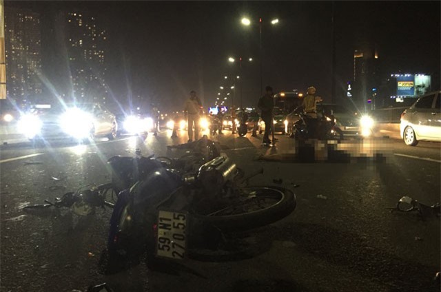 Đôi nam nữ chết thảm sau va chạm giao thông trên cầu Sài Gòn