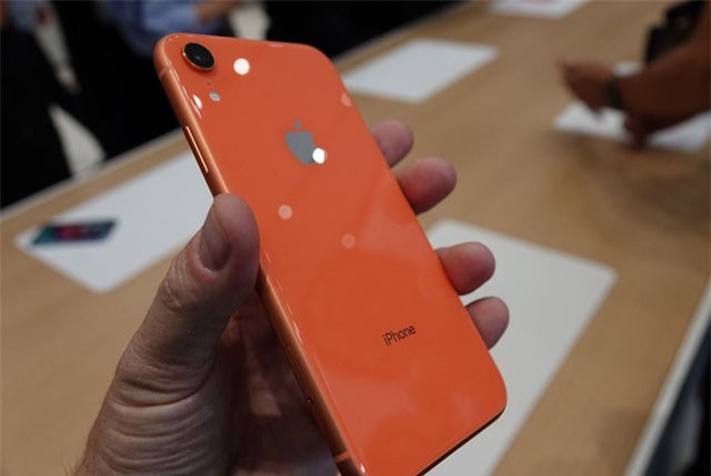 Nếu có hãng Android nào dám làm smartphone "thân thiện với túi tiền" như iPhone XR, chắc chắn họ sẽ bị ném đá tơi bời
