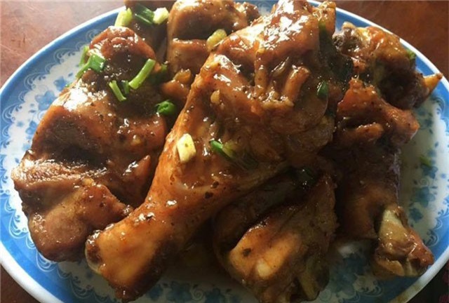 Cách làm đùi gà rim Coca-Cola thơm thơm cay cay lạ miệng