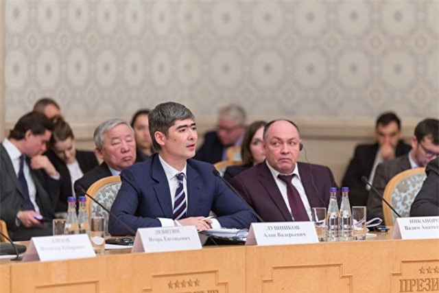 Thứ trưởng Bộ Giao thông vận tải Nga từ chức, tham gia ban nhạc rock