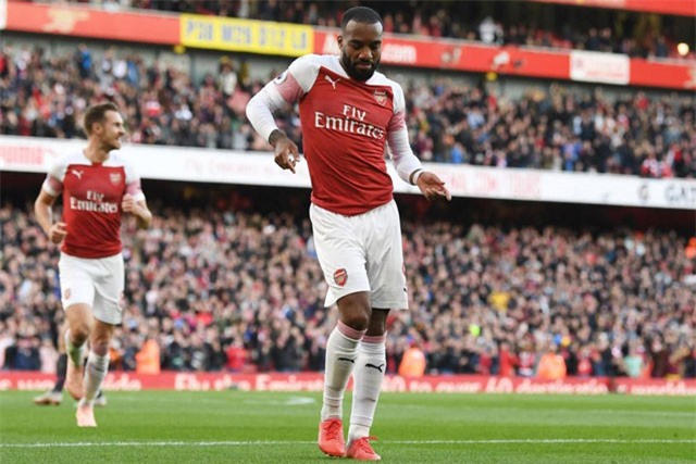 Đội hình tiêu biểu vòng 6 Premier League: Cech, Lacazette góp mặt