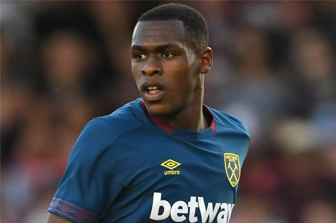 Trung vệ: Issa Diop (West Ham).