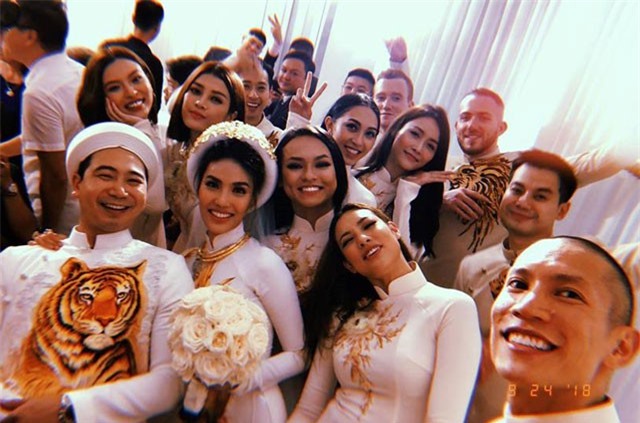 Lan Khuê rạng rỡ trong ngày đám hỏi với doanh nhân John Tuấn Nguyễn