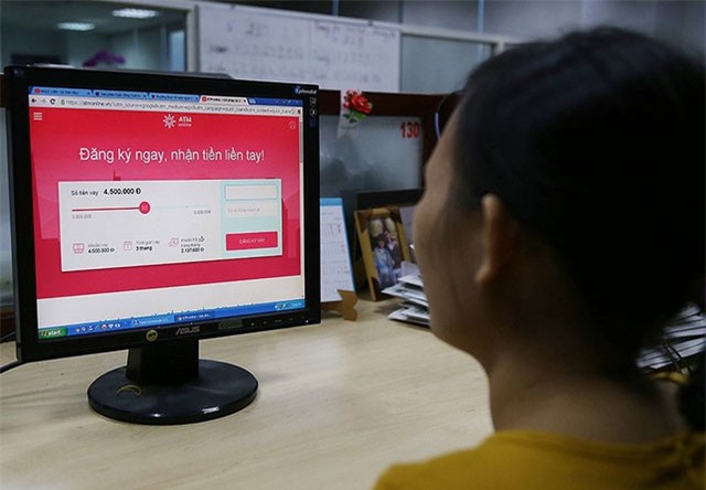 Cho vay l&#xE3;i 700%/n&#x103;m r&#x1ED3;i d&#xF9;ng robot &#x111;&#xF2;i n&#x1EE3;