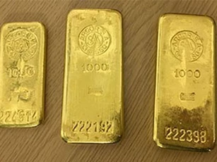 Mua tủ bếp cũ, tìm thấy 3 thanh vàng ròng