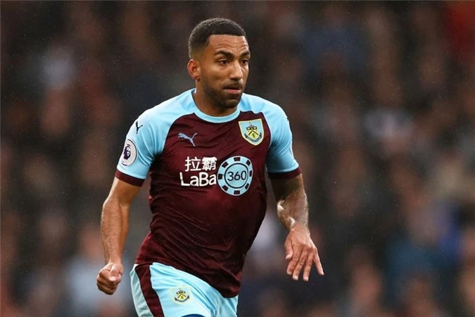 Tiền vệ phải: Aaron Lennon (Burnley).