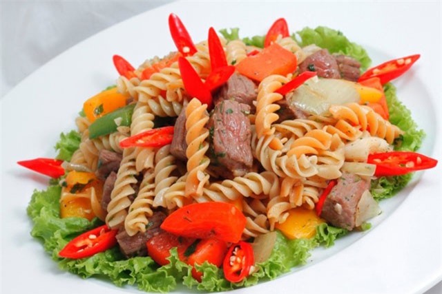 Công thức làm nui xào bò cho bữa sáng giàu năng lượng