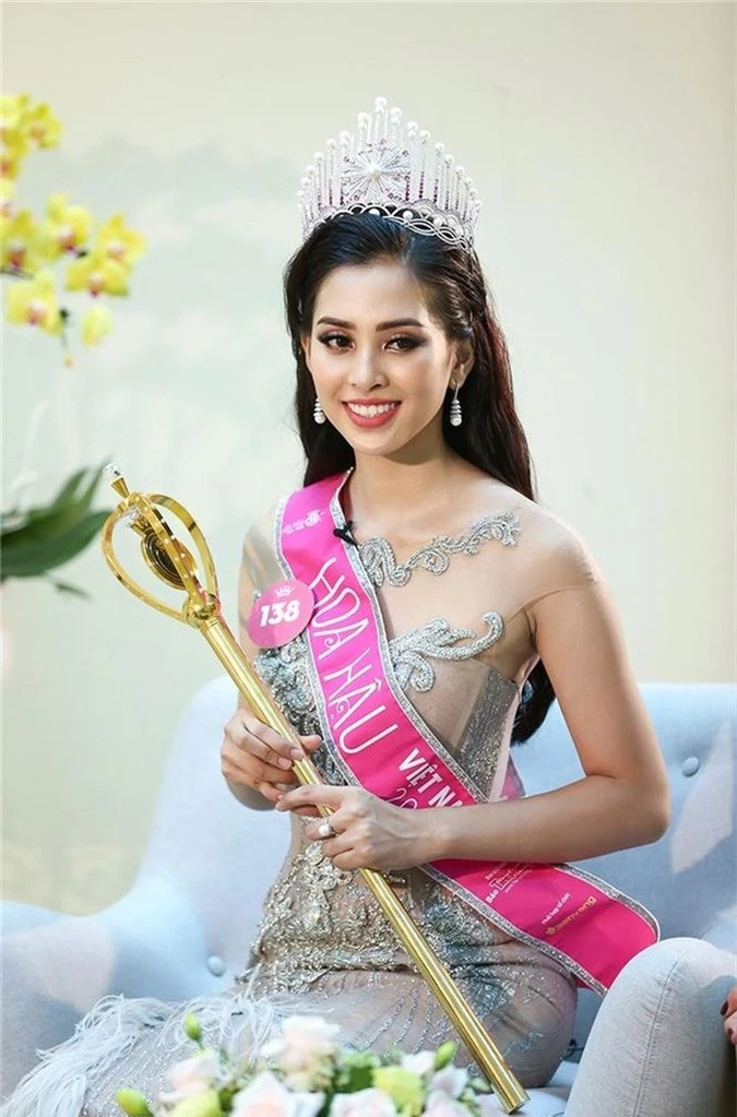 tân Hoa hậu Trần Tiểu Vy - ảnh 2