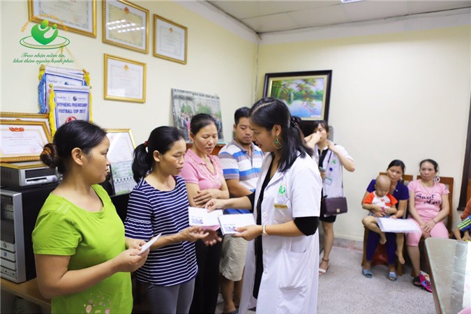 Vụ cháy Đê La Thành: Bệnh viện Phụ sản Hà Nội hỗ trợ 54 triệu đồng cho gia đình bị thiệt hại