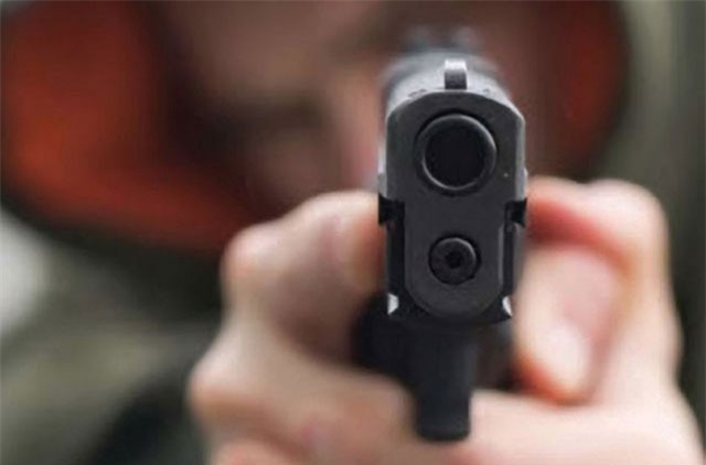 Người đàn ông ở Sài Gòn bắn chết cháu rể rồi tự sát
