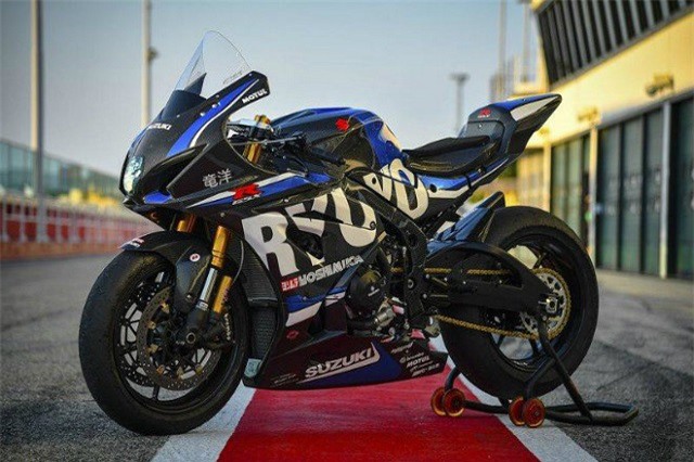 'Soi' Suzuki GSX-R1000R carbon siêu hiếm, giá 816 triệu đồng