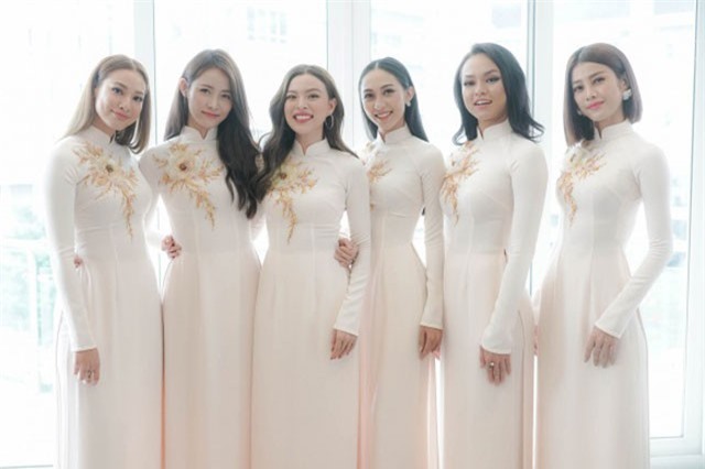 Hoa khôi Lan Khuê tổ chức đám hỏi với dàn phù dâu xinh như tiên nữ