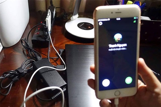 ‘Bom nổ chậm’ từ điện thoại di động đang sạc pin