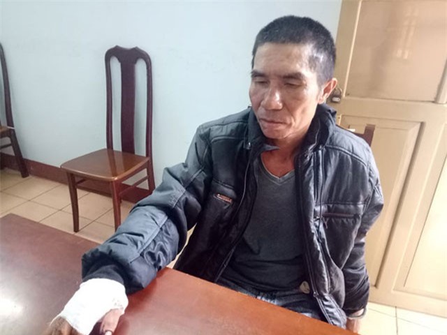 Khởi tố người chồng đâm chết vợ tại tòa