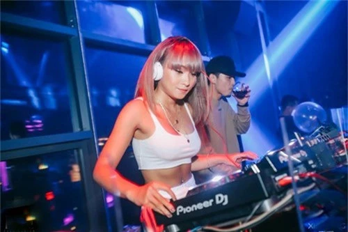 Nghề xuyên đêm ở Sài Thành: Nữ DJ đối mặt cám dỗ, tình yêu xa cách - ảnh 1