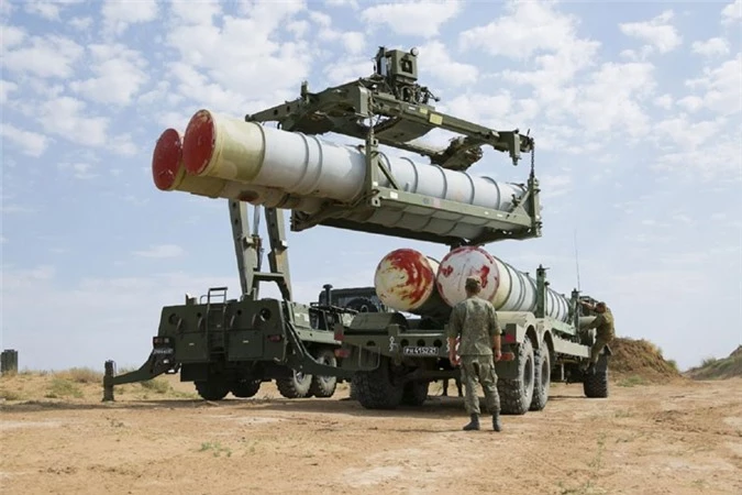 Hệ thống tên lửa phòng không S-400 Triumf.