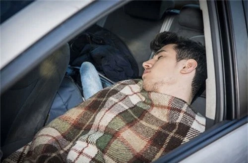 Vì sao người ngủ trong ô tô hay bị tử vong?