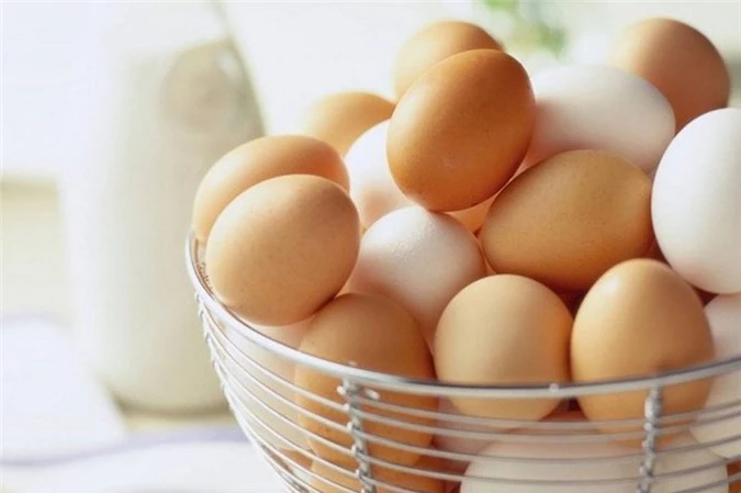 Chỉ với vài quả trứng, bạn có thể chế biến món trứng ốp lết con nhộng vô cùng đơn giản vả nhanh gọn.
