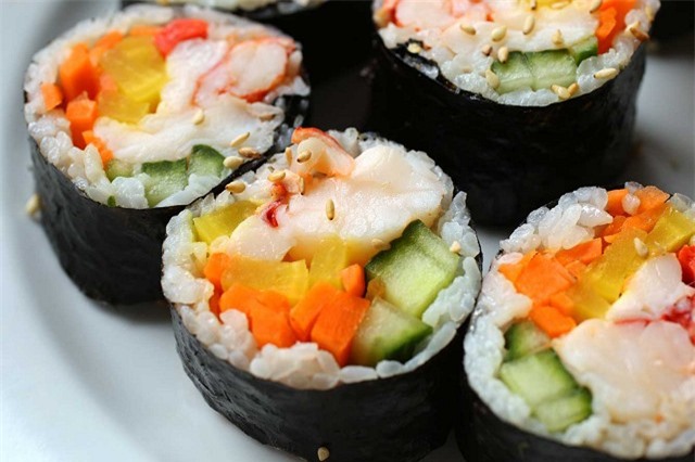 Clip: Cách làm cơm cuộn ngon và đẹp như đầu bếp Hàn Quốc