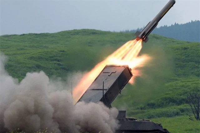 Lực lượng phòng vệ Nhật Bản phóng tên lửa trong một cuộc tập trận.