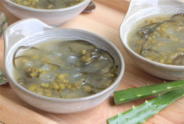 Clip: Cách nấu chè nha đam đậu xanh vừa ngon lại không bị đắng