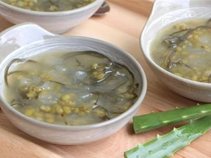 Clip: Cách nấu chè nha đam đậu xanh vừa ngon lại không bị đắng