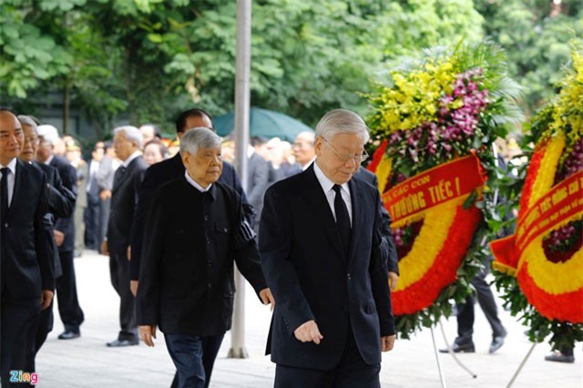 Tổng bí thư cùng các lãnh đạo viếng Chủ tịch nước Trần Đại Quang