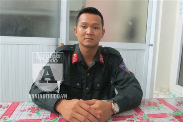Thượng úy Vũ Ngọc Long đã có 7 năm công tác trong lực lượng CSCĐ, trong đó có 1,5 năm ở Tiểu đoàn CSCĐ Đặc nhiệm (Trung đoàn CSCĐ, CATP Hà Nội)