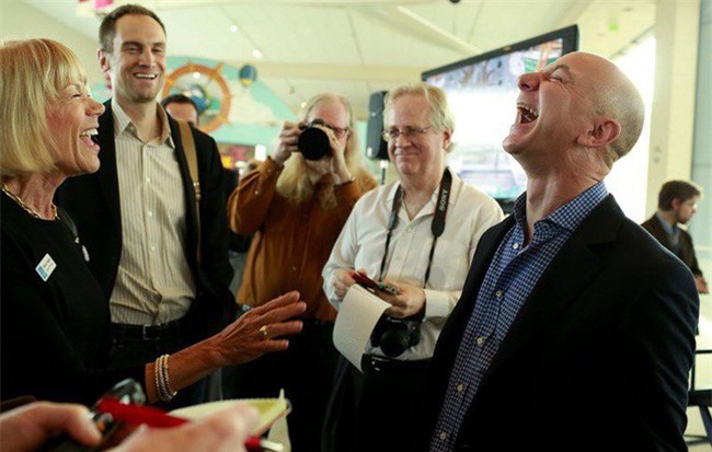 Vì sao Jeff Bezos luôn tổ chức các cuộc họp quan trọng lúc 10h sáng?