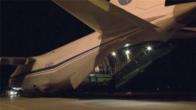 Rò rỉ ảnh quân đội Nga có thể đã giao tên lửa S-300 cho Syria