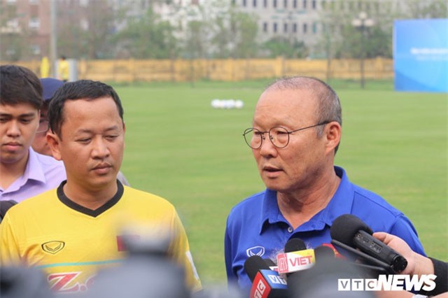 Trợ lý Huy Khoa có vi phạm hợp đồng với VFF về quyền phát ngôn?