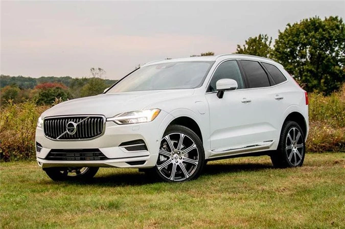 2. Volvo XC60 T8 2018 (điểm: 7/10).