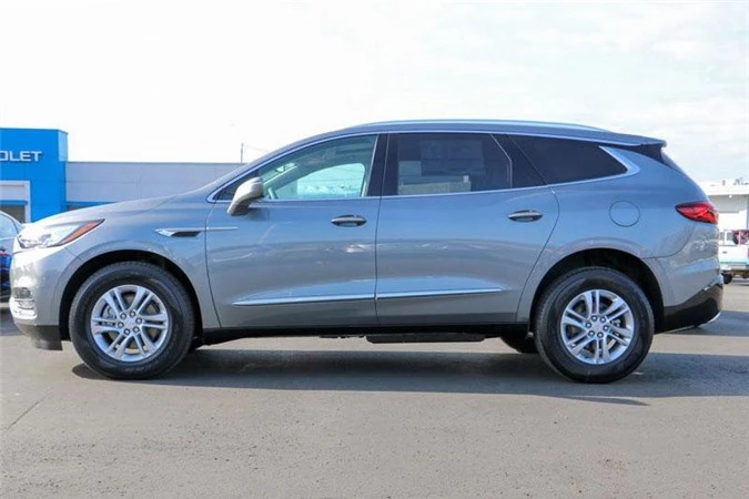 =2. Buick Enclave 2018 (điểm: 7/10).