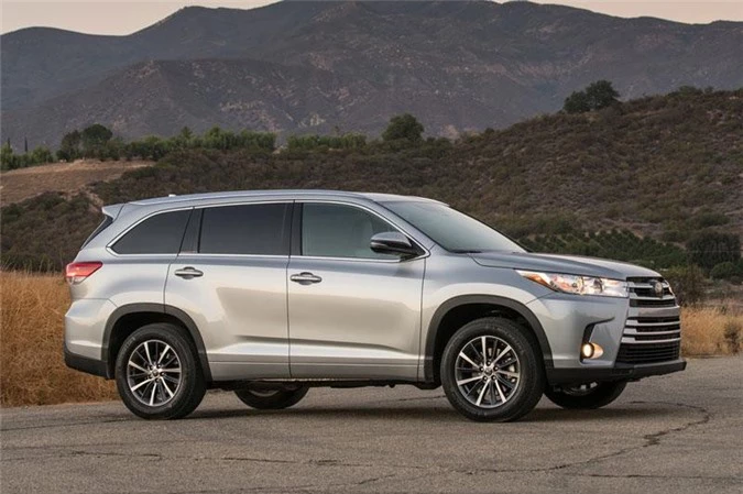 =7. Toyota Highlander 2018 (điểm: 6,5/10).