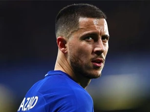 Quá vui sướng với phong độ, Hazard lại lộ thói quen “phản thầy”