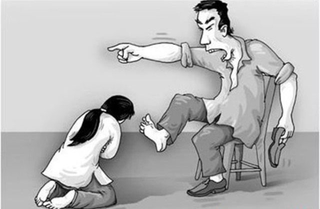 Ông lão hơn 70 tuổi đánh, chém người vợ già đến tàn phế