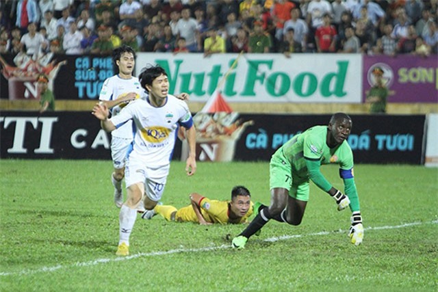 Công Phượng lập công, HAGL chính thức trụ hạng