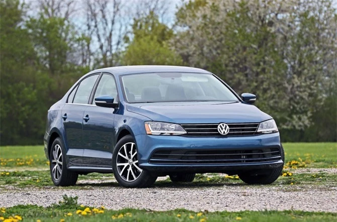 8. Volkswagen Jetta (doanh số: 200.317 chiếc).