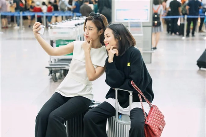 Hoa hậu Đỗ Mỹ Linh đọ mặt mộc với Phương Ly ở sân bay - 9