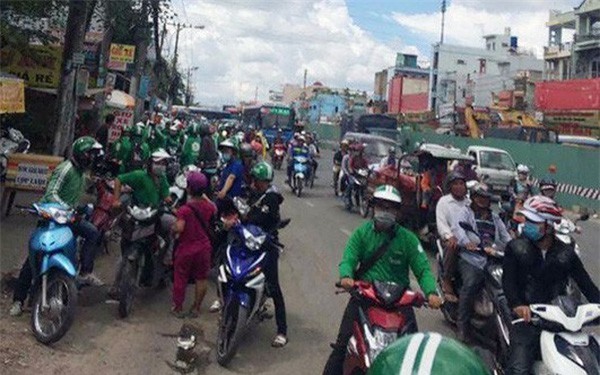 GrabNow - "cú đấm" kết liễu của xe ôm công nghệ với xe ôm truyền thống?