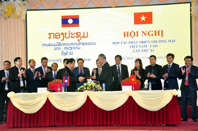 Việt Nam - Lào đẩy mạnh hợp tác phát triển thương mại biên giới
