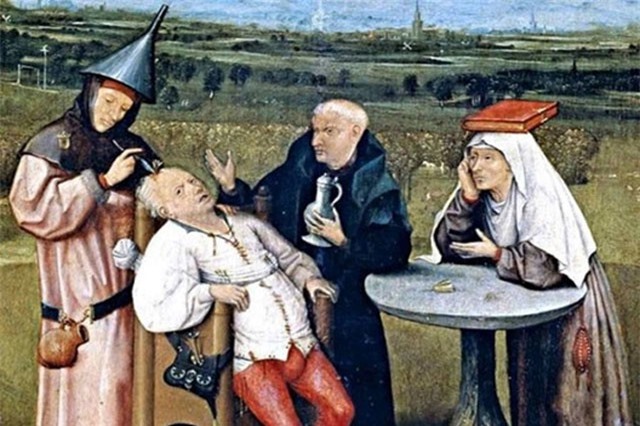 Những hành động kỳ quặc của người xưa từng làm