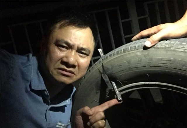 NSND Tự Long gặp sự cố choáng váng, phải đứng đường hơn 1 tiếng