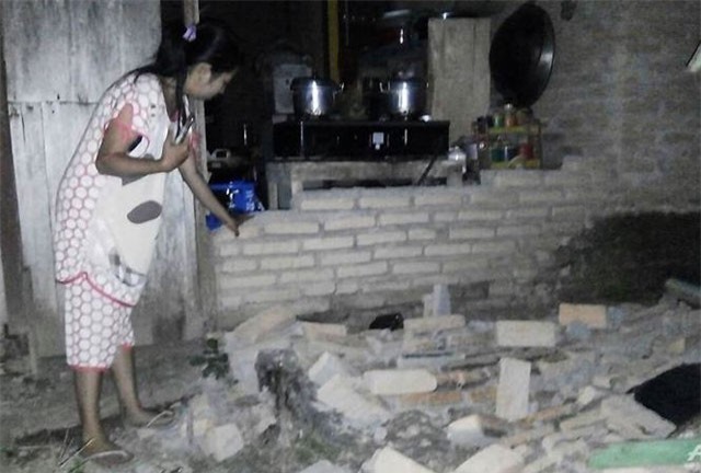 Indonesia hứng động đất, dân hoảng loạn bỏ chạy vì sóng thần